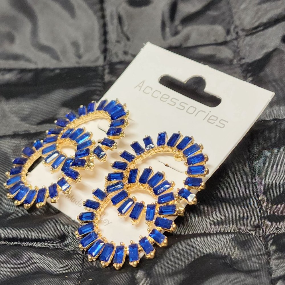 Blue circle pierced Earing.